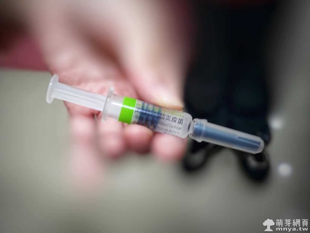 台灣國產高端 COVID-19 疫苗第一劑施打記錄