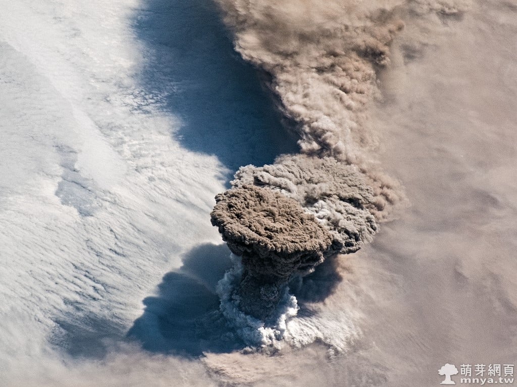 千島群島「雷公計島」22 日火山噴發，火山灰噴至 13,000 公尺高空